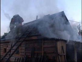 Пожарным в Хакасии помогает погода и мешают беспечные жители