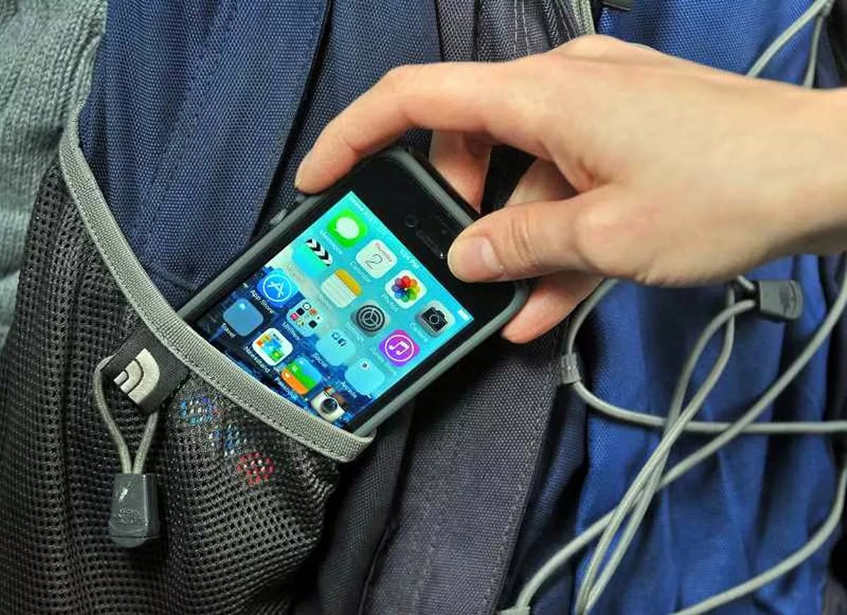 Усть-абаканские студенты украли телефон у одногруппника