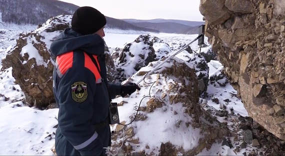 В Хабаровском крае ввели режим ЧС после обрушения сопки в реку