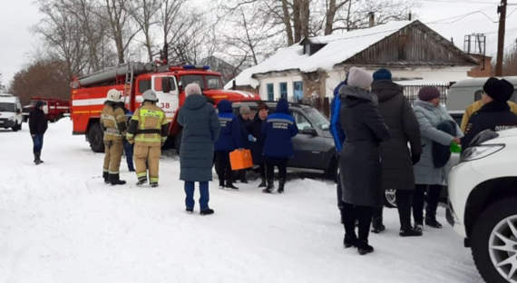 На Алтае погибли четыре человека из-за падения снега с крыши