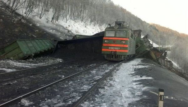 На Красноярской железной дороге сошел с рельсов состав с углем