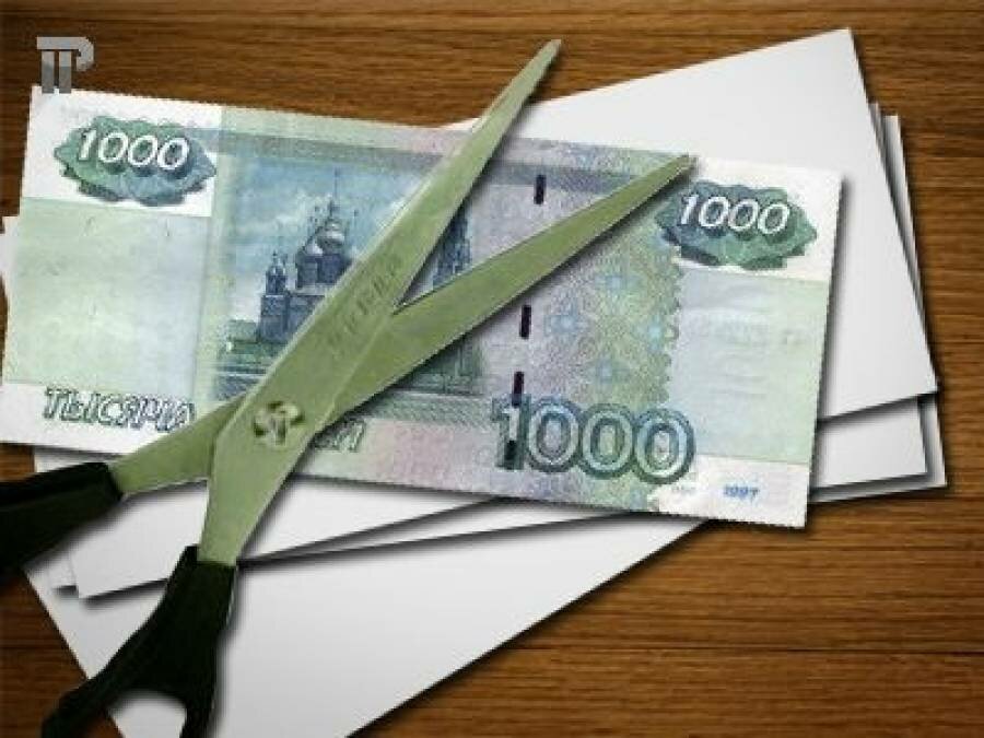 В Хакасии мошенник подменил деньги пенсионеру на "куклу" из бумаги