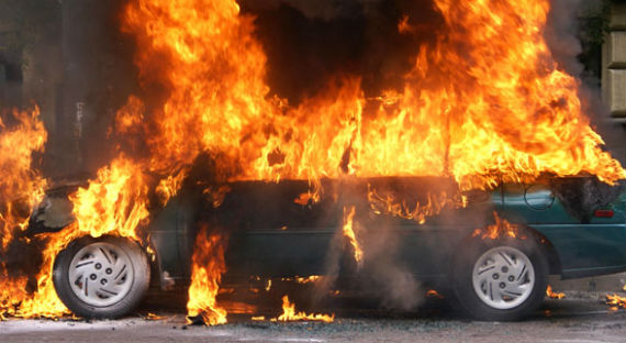 В Минусинске парни сожгли краденую машину
