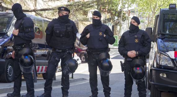 Испания начала обыски в правительстве Каталонии