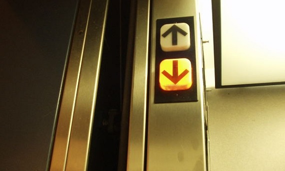 В Красноярском крае мужчина умер в лифте