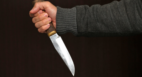 Школьник с ножом в Москве угрожает покончить с собой