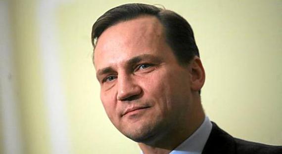 Экс-глава МИД Польши назвал министра обороны уродом