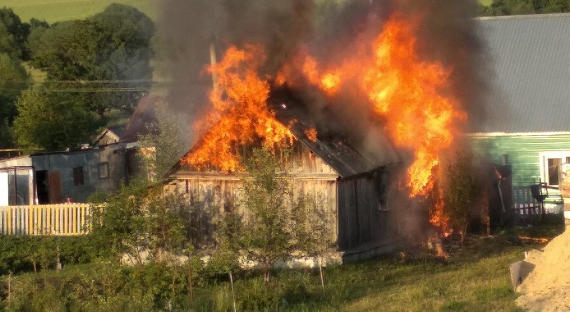 Растопили от души: в Усть-Абаканском районе сгорела баня