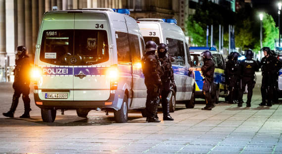 Во время погромов в Германии пострадали десятки полицейских