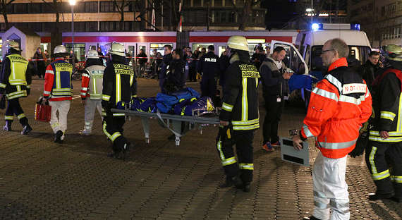 Семь человек пострадали в результате нападения на вокзале Дюссельдорфа