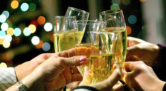 Депутаты предлагают снять ограничения на торговлю шампанским