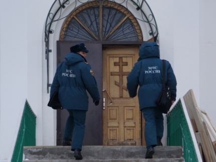 Представители духовенства в Хакасии прошли предрождественский инструктаж от пожарных