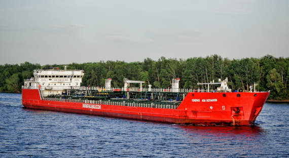 В Азовском море терпит бедствие танкер «Асланов»