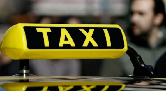 В Красноярском крае пассажир пытался убить таксиста