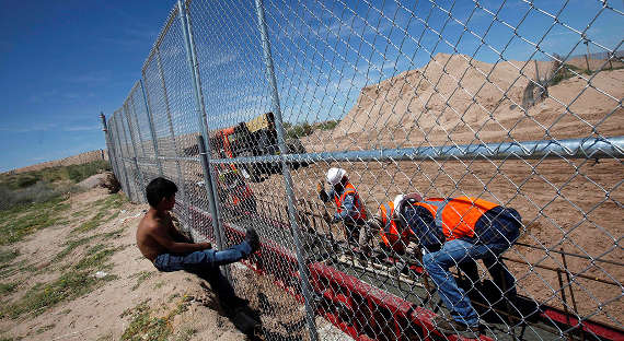 Минюст США поддержал идею Трампа о "мексиканской стене"
