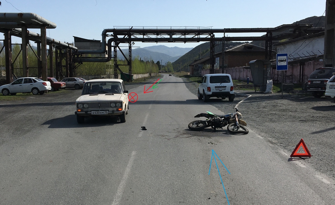 Пьяный абазинский мотоциклист врезался в ВАЗы