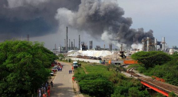 На нефтеперерабатывающем заводе в Мексике произошел взрыв