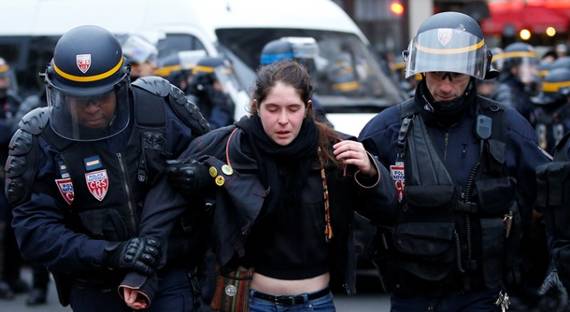 В Париже прошли столкновения демонстрантов с полицией