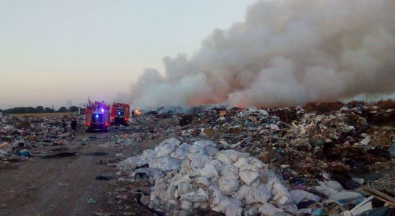 Пожары в Хакасии: Горят машины, дома и мусор