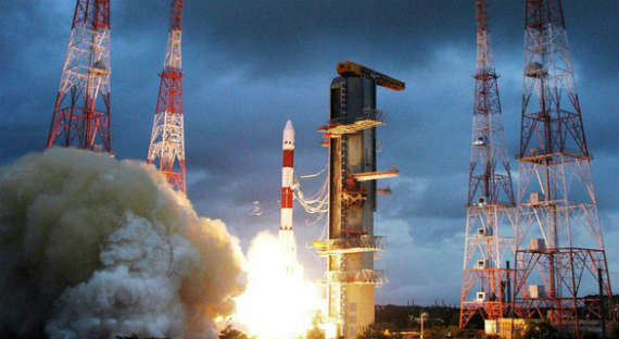 Индия запустила в космос сразу восемь спутников