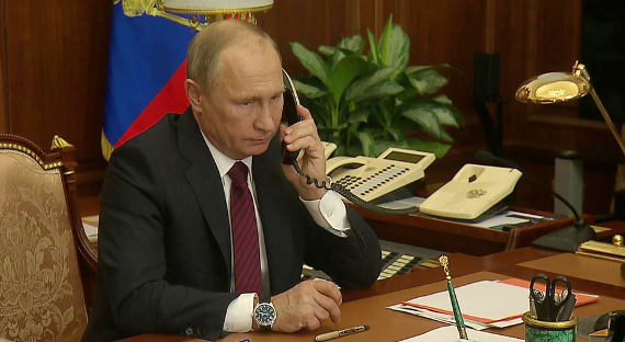 Путин побеседовал с Меркель и Макроном по телефону