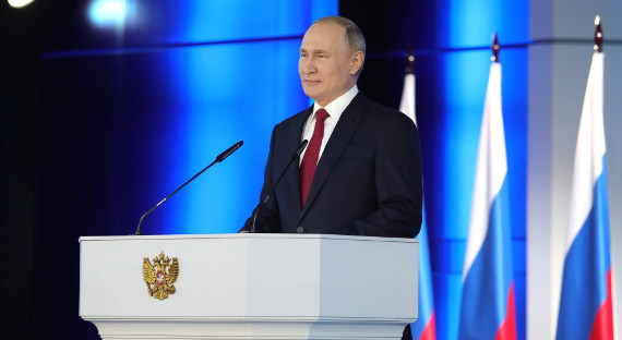 Путин: Важнейшей задачей властей станет поддержка семьи в России