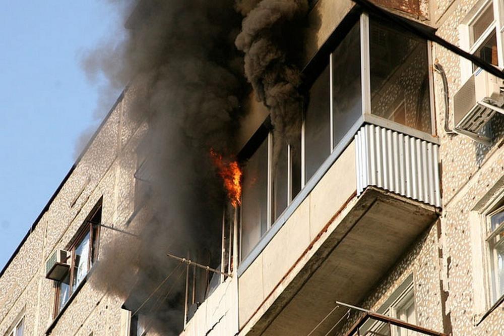 В Хакасии пожарные спасли от дыма и огня 7 человек