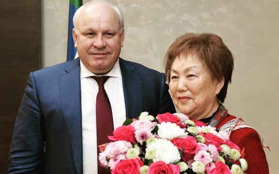 В России губернаторам посоветовали творчески поздравить дам с 8 марта