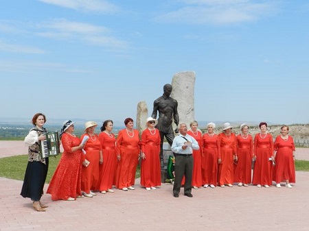 Партия «Единая Россия» в Хакасии отметила День памяти и скорби