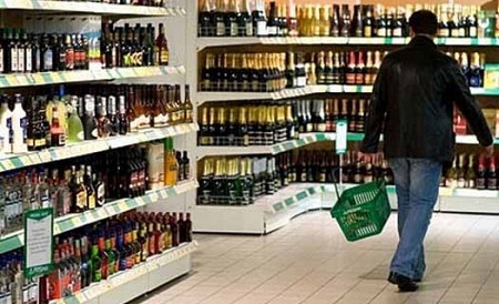 В Хакасии пьяный мужчина воровал алкоголь в магазинах