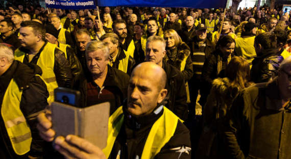В Черногории начались протесты «желтых жилетов»