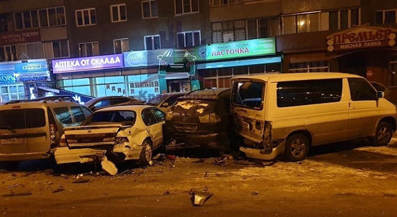 Пьяный водитель в Красноярске протаранил сразу шесть машин