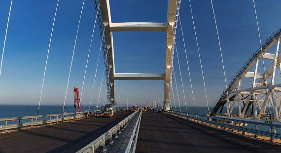 Путин поручил разработать проект моста на Сахалин