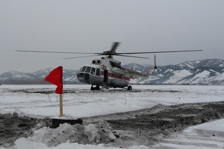 Спасатели МЧС в Хакасии с вертолета ищут и находят «камикадзе»
