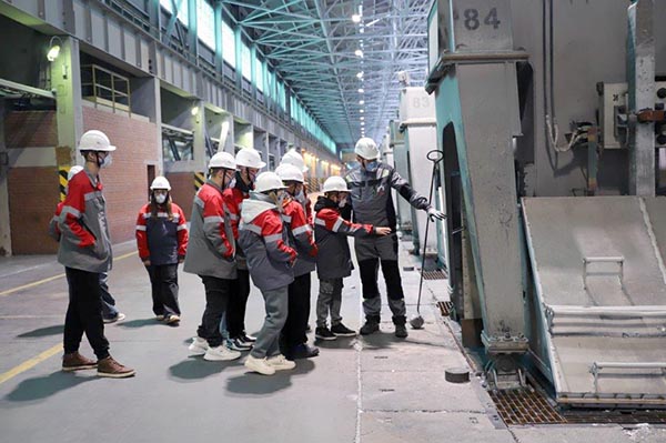 Школьники посетили промплощадку РУСАЛа в рамках проекта «Шаг в будущее»