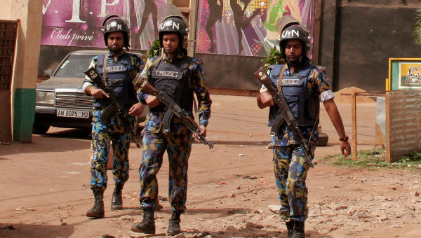 Боевики захватили заложников в столице Мали