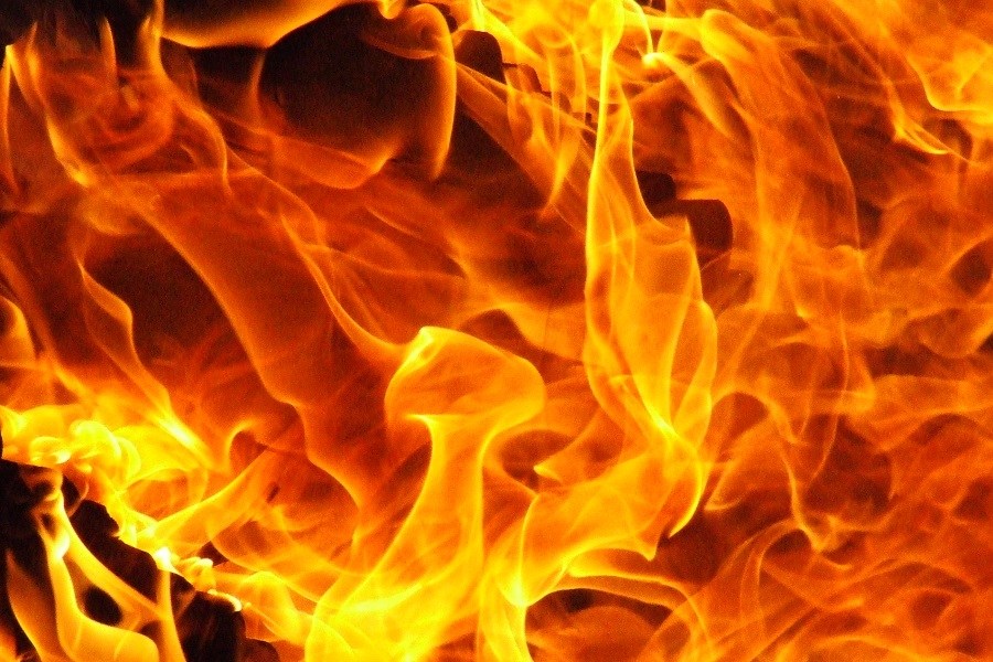 Как под копирку: второй вечер подряд пожарные Хакасии борются с огнем
