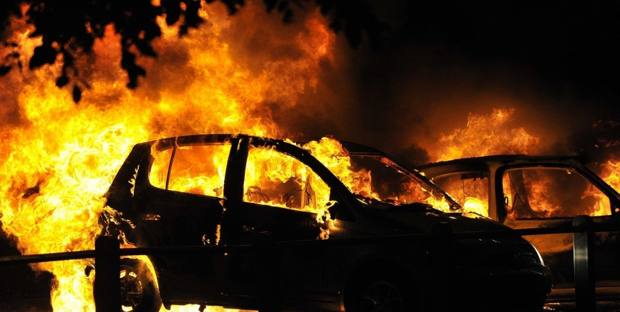 В Саяногорске из-за ревности сгорел автомобиль
