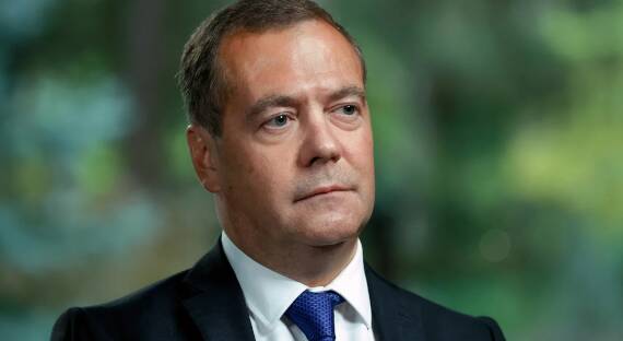 Медведев: Россия должна создать себе защитный кордон