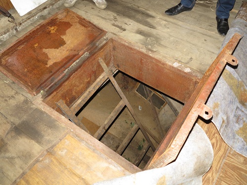 В Черногорске мужчина запер собутыльника в подполье