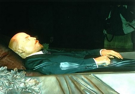 В РПЦ уповают, что вопрос о захоронении Ленина решится «сам собой»