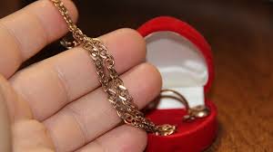 У жительницы Саяногорска знакомый украл золотой перстень