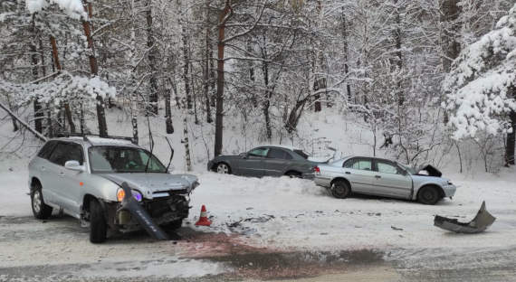 В тройном ДТП на трассе Саяногорск-Черемушки погиб человек