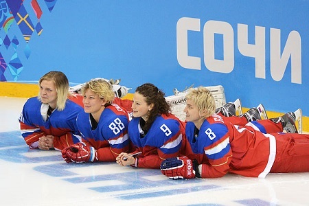 МОК дисквалифицировал женскую сборную России по хоккею в Сочи-2014
