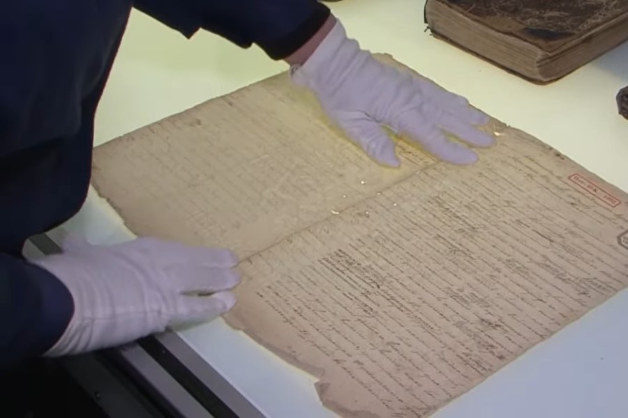 Уникальные старинные книги и ткани реставрируют в музее рядом с Хакасией