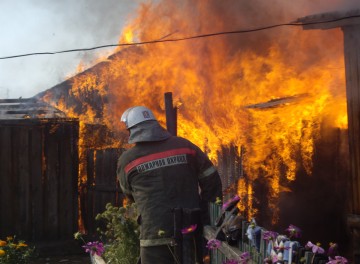 Первые заморозки добавили работы пожарным Хакасии