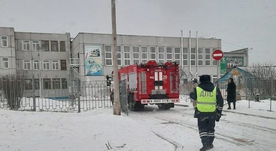 В Красноярске началась эвакуация детей из школ