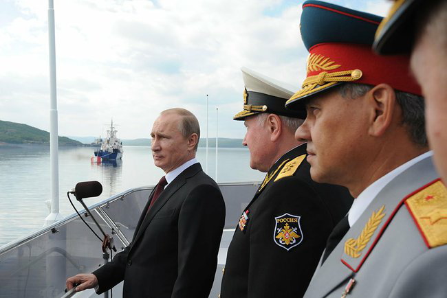 Путин: ВМФ России обеспечивает обороноспособность страны