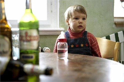 В Хакасии решили разработать систему лечения пьющих родителей
