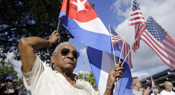 Президент Кубы призвал коммунистов выйти на улицы